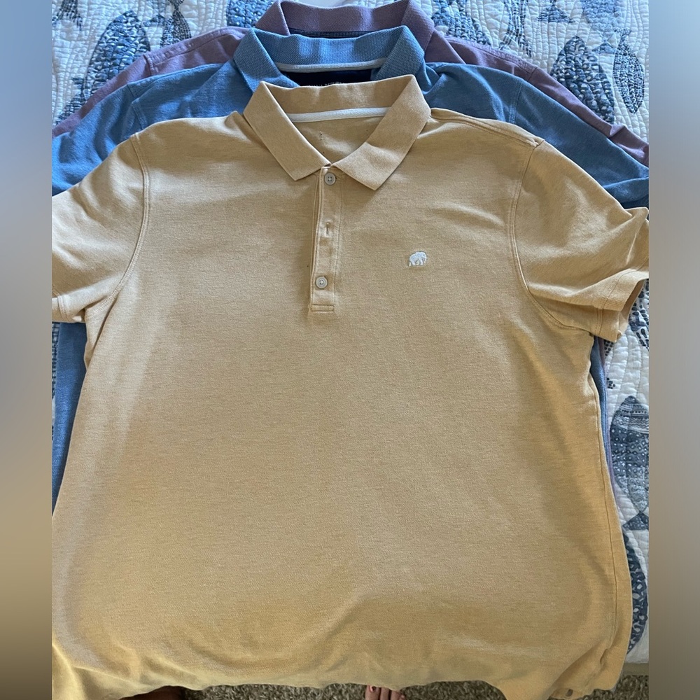 Men’s XL Banana Republic Polos good condition.